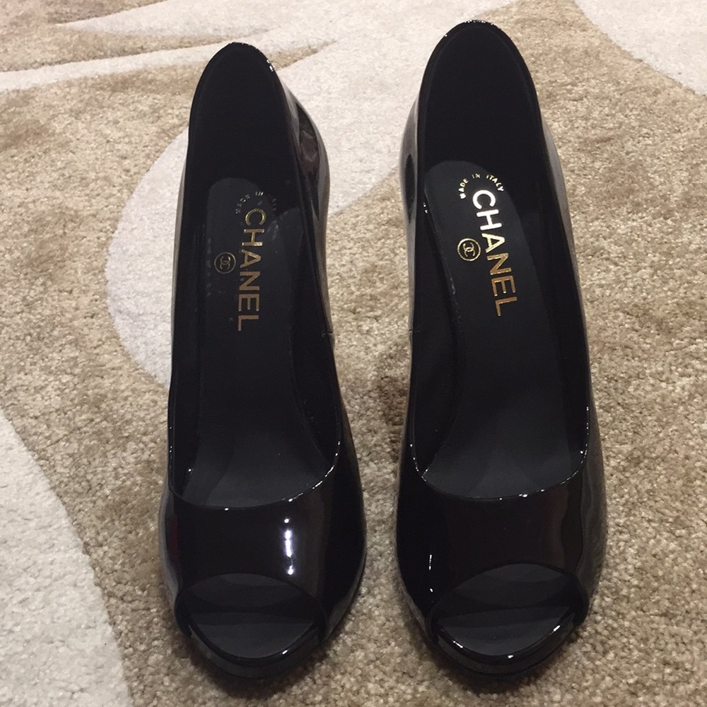 black with pearl chanel heels - Picture 2 of 8
